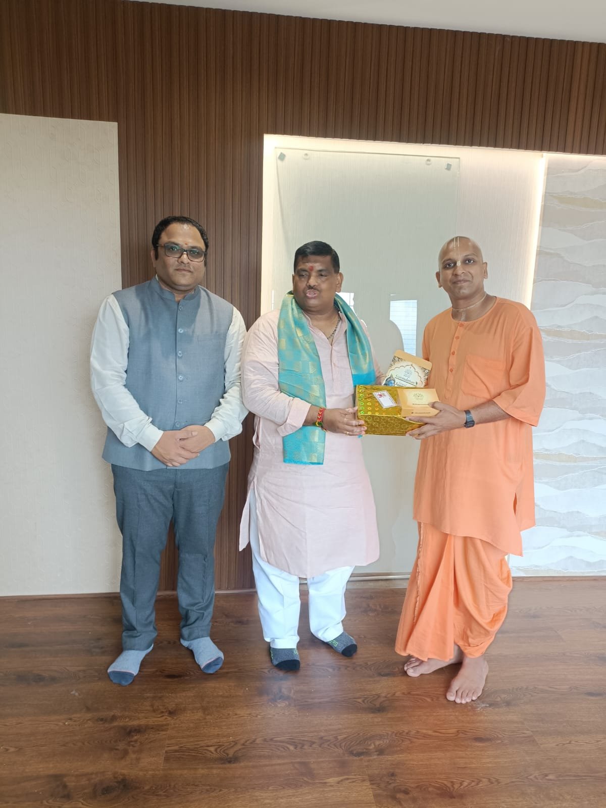 Shri Guntha Laxman Ji